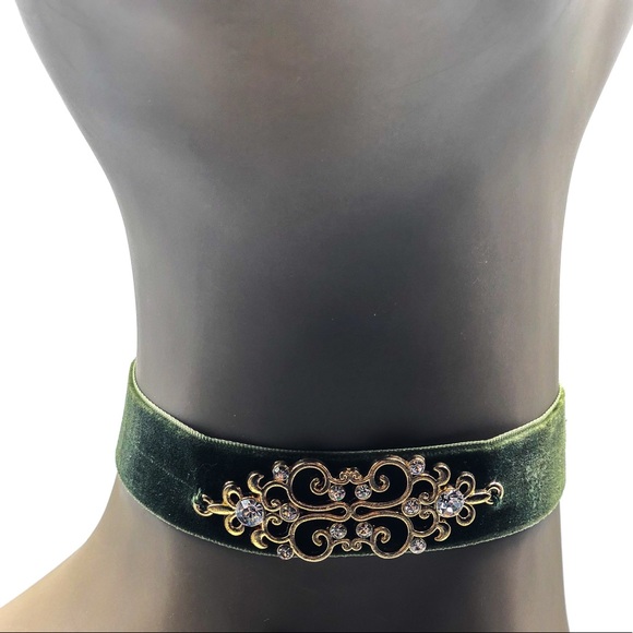 Velvet Choker - Picture 3 of 3
